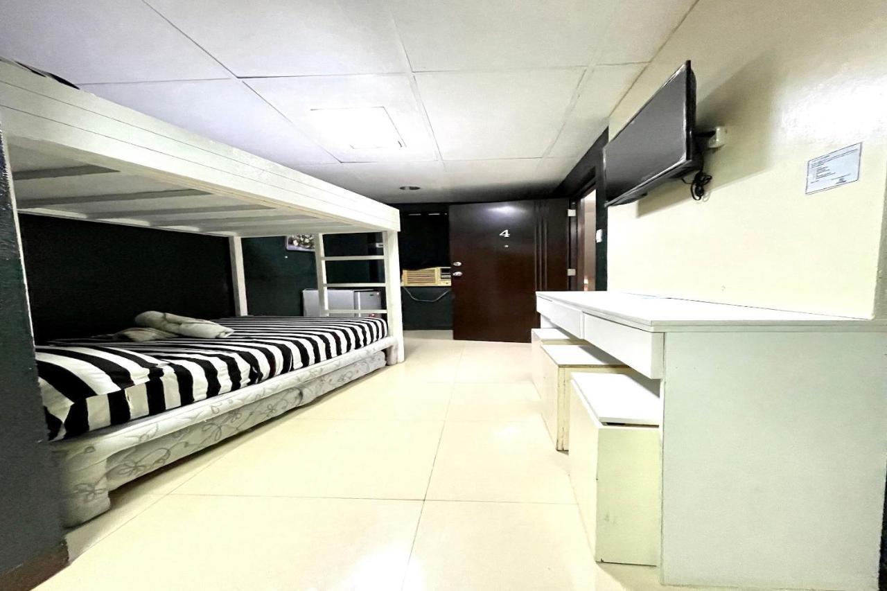 Oyo 910 Sabaidee Suites Mandaue-stad Buitenkant foto